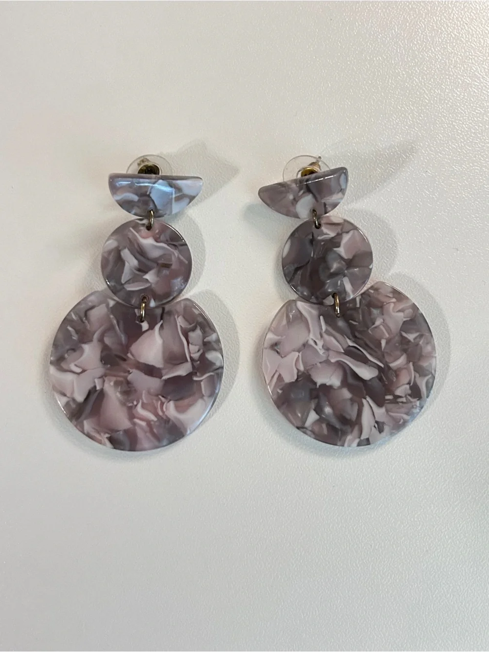 Stylish Marble-Pattern Drop Earrings in Light Purple/Gray